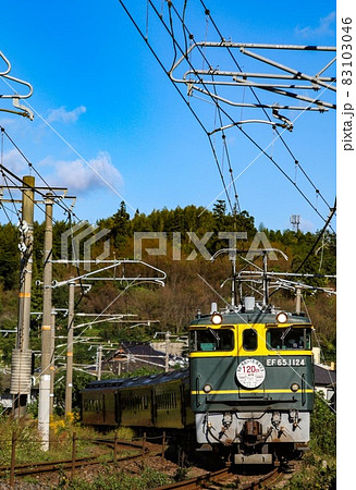 青空と電車 青空と電車 83103046