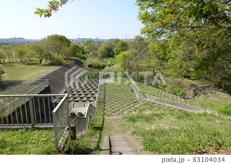 晴れた日の屋外のダム 晴れた日の屋外のダム 83104034