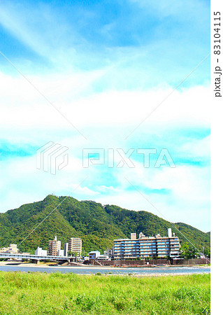 長良川温泉と金華山、岐阜城の風景 83104115