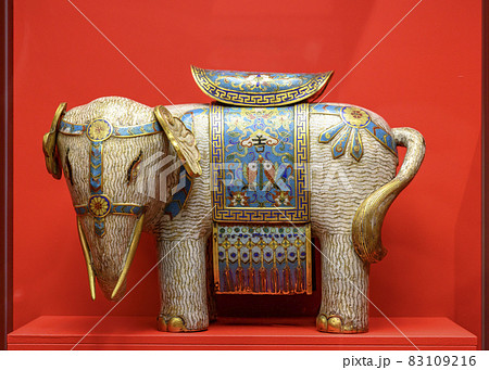 Chinese gilded elephant sculpture made of bronze and cloisonne enamel of the 18th century 83109216