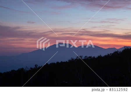 夕暮れの野反峠から見る浅間山 夕暮れの野反峠から見る浅間山 83112592