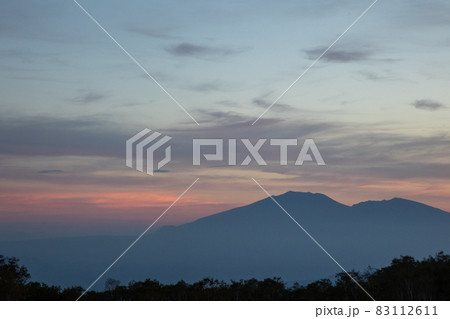 夕暮れの野反峠から見る浅間山 夕暮れの野反峠から見る浅間山 83112611
