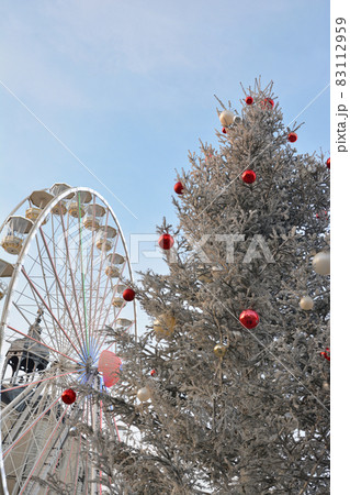 Ferris wheel with fir-tree in a Christmas park 83112959