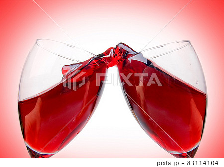 New Year's toast 83114104