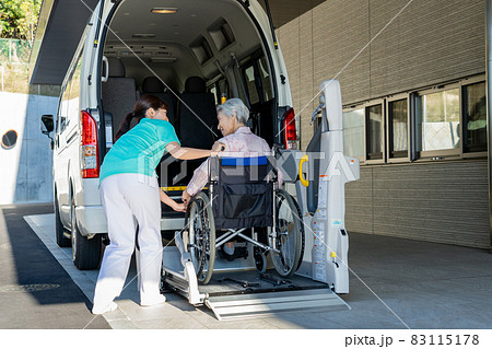 介護 シニア 女性 病院 ヘルパー 介護士 介護 シニア 女性 病院 ヘルパー 介護士 83115178
