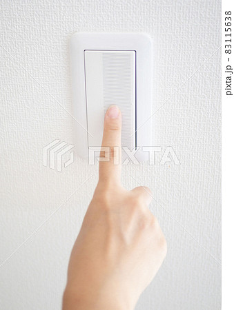 スイッチを押す指　イメージ 83115638