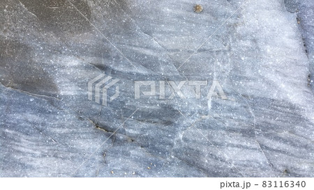 【鹿児島県与論島】地表に露出した太古の基盤岩のなめらかな岩肌 【鹿児島県与論島】地表に露出した太古の基盤岩のなめらかな岩肌 83116340