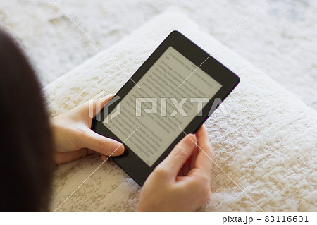 電子書籍を読む3 83116601