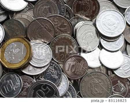 シンガポールのコイン　バラ積み 83116825