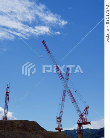 クレーン車 建設現場 クレーン車 建設現場 83117843