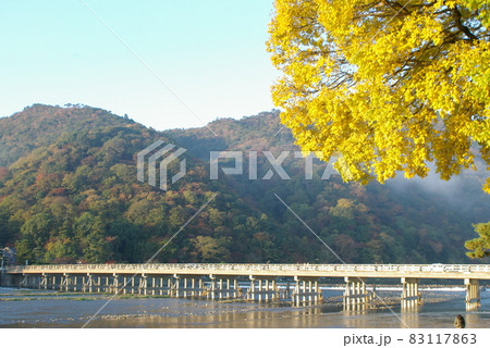 京都嵐山　渡月橋秋の風景（2004年11月撮影） 83117863