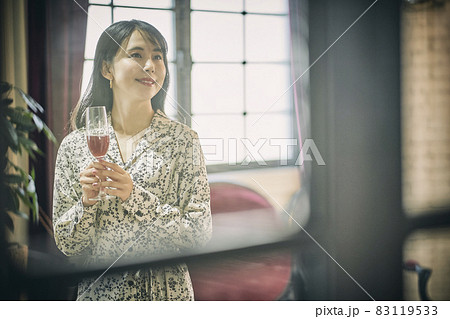 パーティー 女性 ポートレート パーティー 女性 ポートレート 83119533