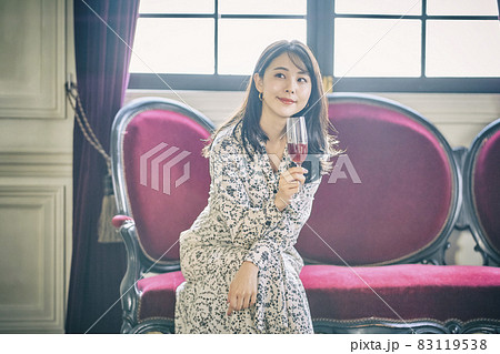 パーティー 女性 ポートレート パーティー 女性 ポートレート 83119538