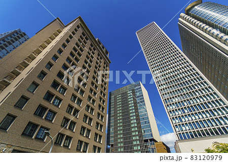 三井ガーデンホテル大阪プレミアの歩行者デッキから中之島のビル群 83120979