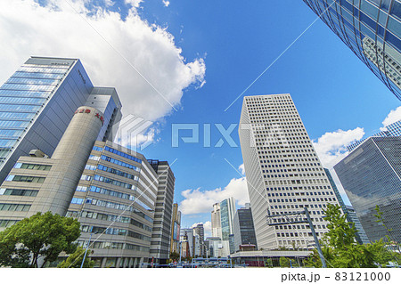 梅田新道の歩道橋から見た西梅田方面の都市風景 83121000