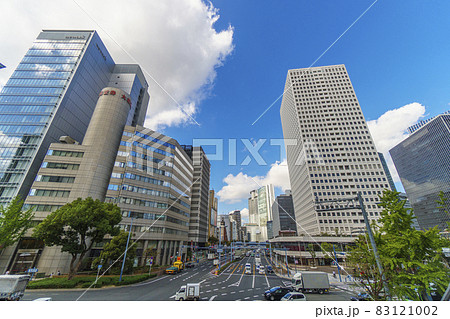 梅田新道の歩道橋から見た西梅田方面の都市風景 83121002