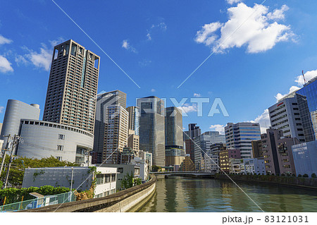 常安橋から見た大阪中之島の都市風景　朝 83121031