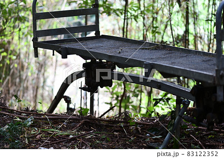 現場の搬入用モノレール 83122352