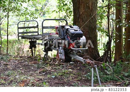 現場の搬入用モノレール 83122353