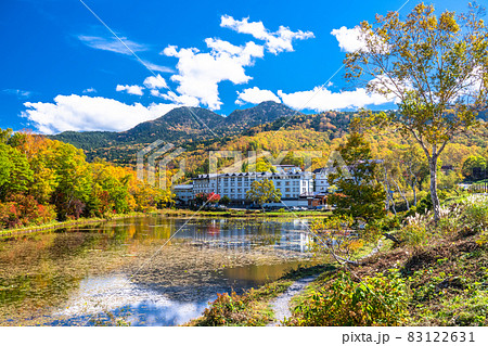 長野県 紅葉の志賀高原 蓮池の写真素材 長野県 紅葉の志賀高原 蓮池の写真素材
