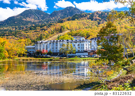 長野県 紅葉の志賀高原 蓮池の写真素材 長野県 紅葉の志賀高原 蓮池の写真素材