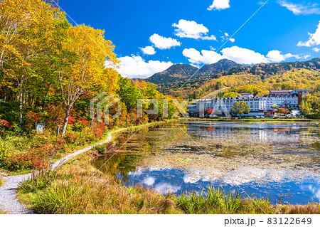 長野県 紅葉の志賀高原 蓮池の写真素材 長野県 紅葉の志賀高原 蓮池の写真素材