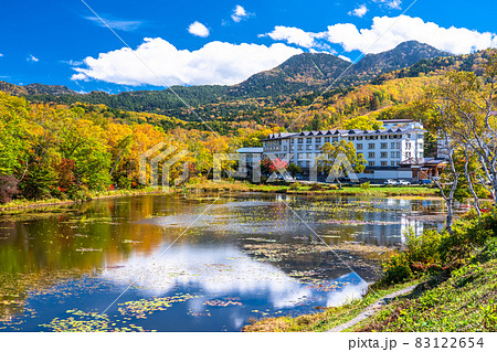 長野県 紅葉の志賀高原 蓮池の写真素材 長野県 紅葉の志賀高原 蓮池の写真素材