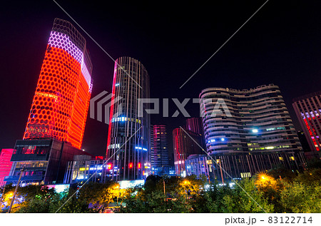 Night view of the Sanlitun Soho buildings in downtown Beijing, China 83122714