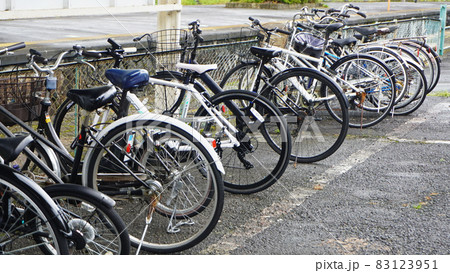 自転車のある風景<03>(駅前の駐輪場) 自転車のある風景<03>(駅前の駐輪場) 83123951
