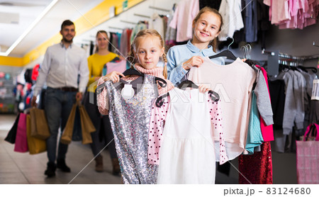 Sisters with parents in store 83124680