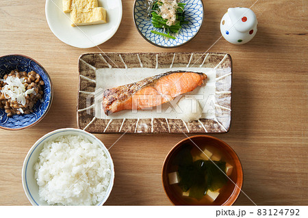 日本の朝食 83124792