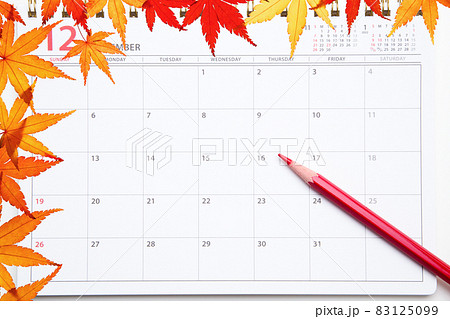 紅葉とカレンダー　12月 83125099