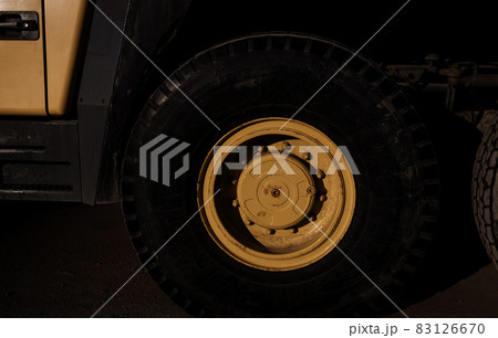 Wheel yellow truck crane 83126670