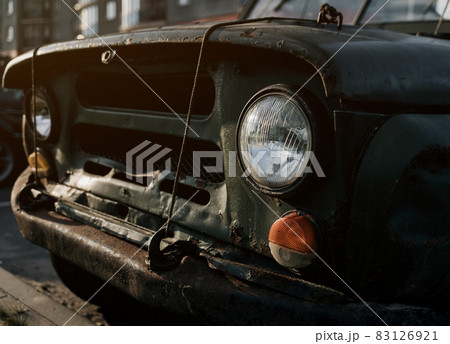 headlights of an old car headlights of an old car 83126921
