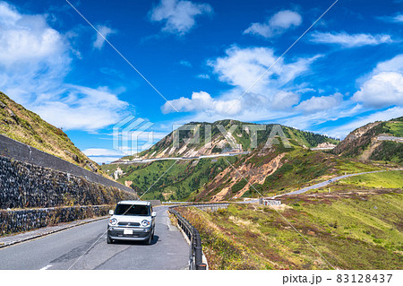 群馬県》志賀草津道路・ワインディングロードの写真素材 [83128437