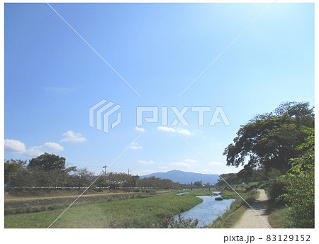 京都　上賀茂　御薗橋より鴨川南方向　上賀茂橋方向の眺望 83129152