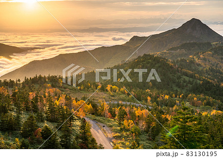 《長野県》秋の志賀高原・横手山のサンセット 83130195