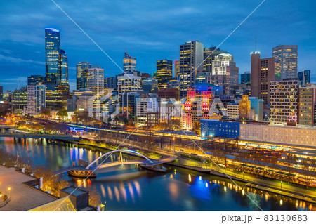 Melbourne city skyline at twilight 83130683