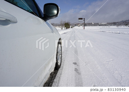 雪道のドライブ 83130940