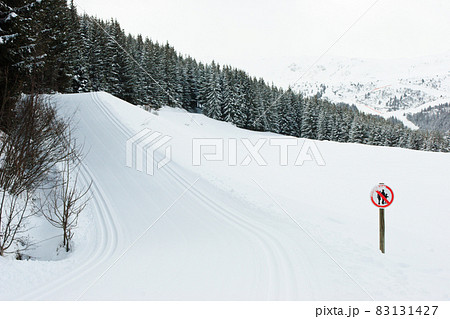 Cross-country ski track 83131427