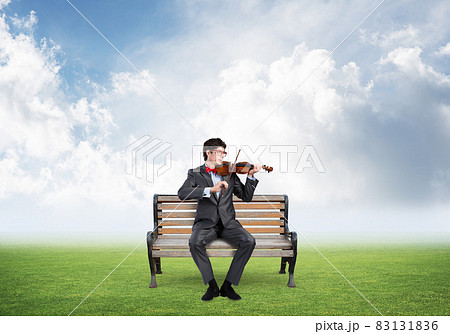 Young businessman plays the violin 83131836
