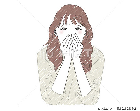顔に両手を当ててはにかんでいる女性 顔に両手を当ててはにかんでいる女性 83131962