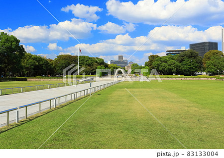 【広島県】晴天下の平和記念公園 【広島県】晴天下の平和記念公園 83133004