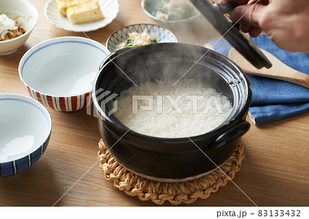 炊き立ての土鍋ごはん 83133432