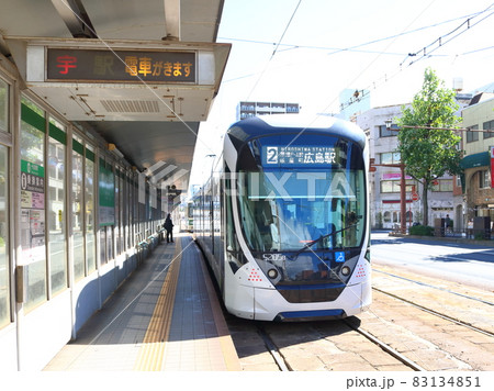 広島市を走る広島電鉄、路面電車 83134851