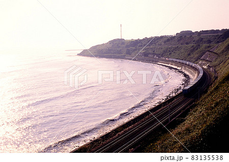 1998年 噴火湾沿いを走るDD51コンテナ貨物列車 1998年 噴火湾沿いを走るDD51コンテナ貨物列車 83135538