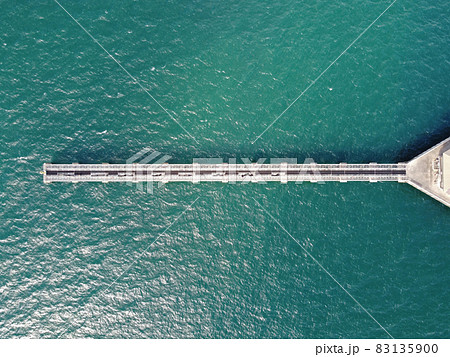 北九州市若松区の北海岸にある脇田海釣り桟橋 北九州市若松区の北海岸にある脇田海釣り桟橋 83135900