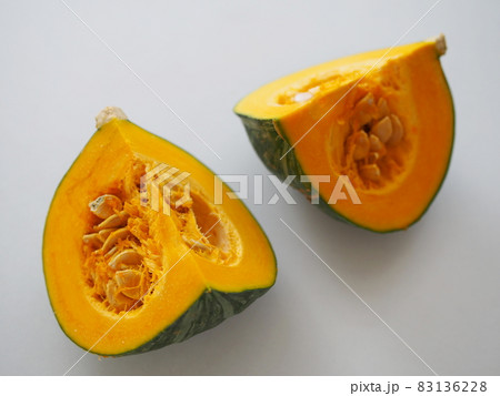 4等分されたカボチャ 83136228