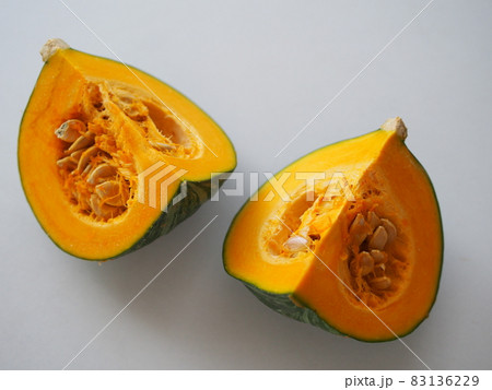 4等分されたカボチャ 4等分されたカボチャ 83136229