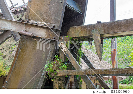 胸掛け水車の構造のアップ 83136960